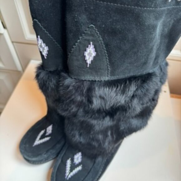 Manitobah Mukluks size 8 - Picture 2 of 6